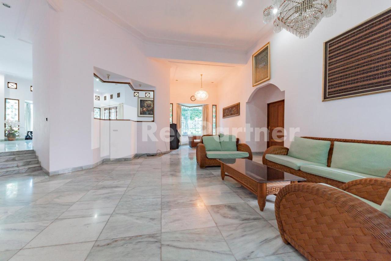 Biru Homestay Bandung Mitra Reddoorz Exterior foto