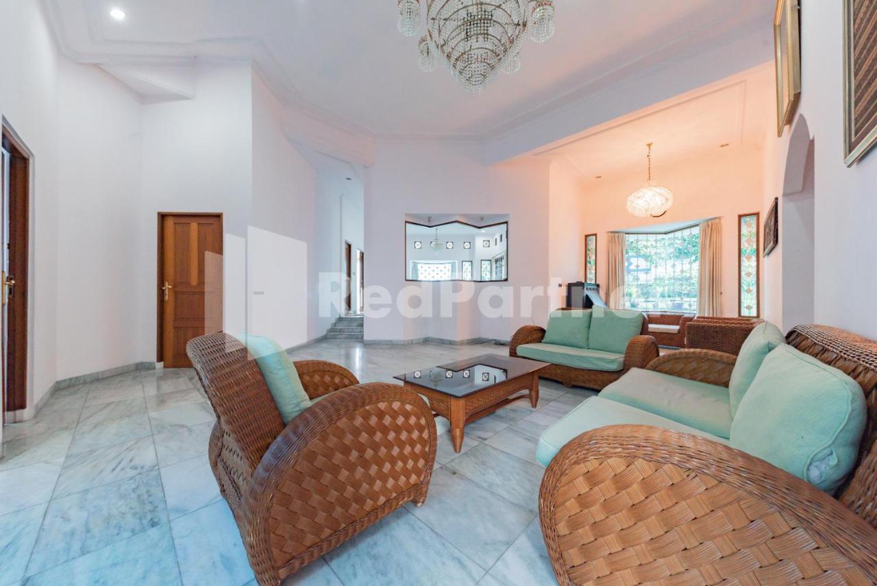 Biru Homestay Bandung Mitra Reddoorz Exterior foto